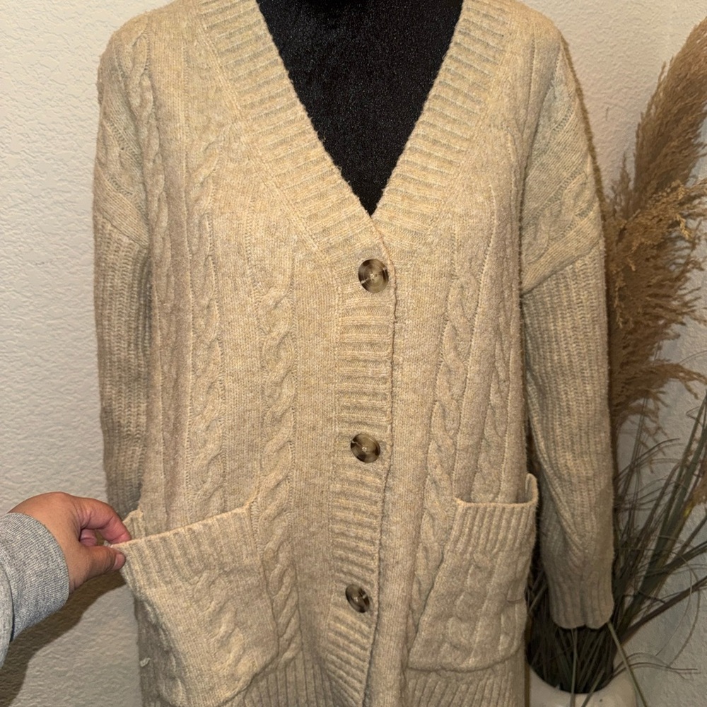 Abercrombie & Fitch Cream Button-Up Sweater - Picture 2 of 6
